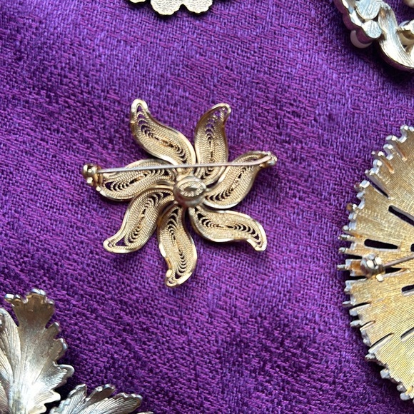 Vintage Brooch Pin Bundle - Picture 3 of 4